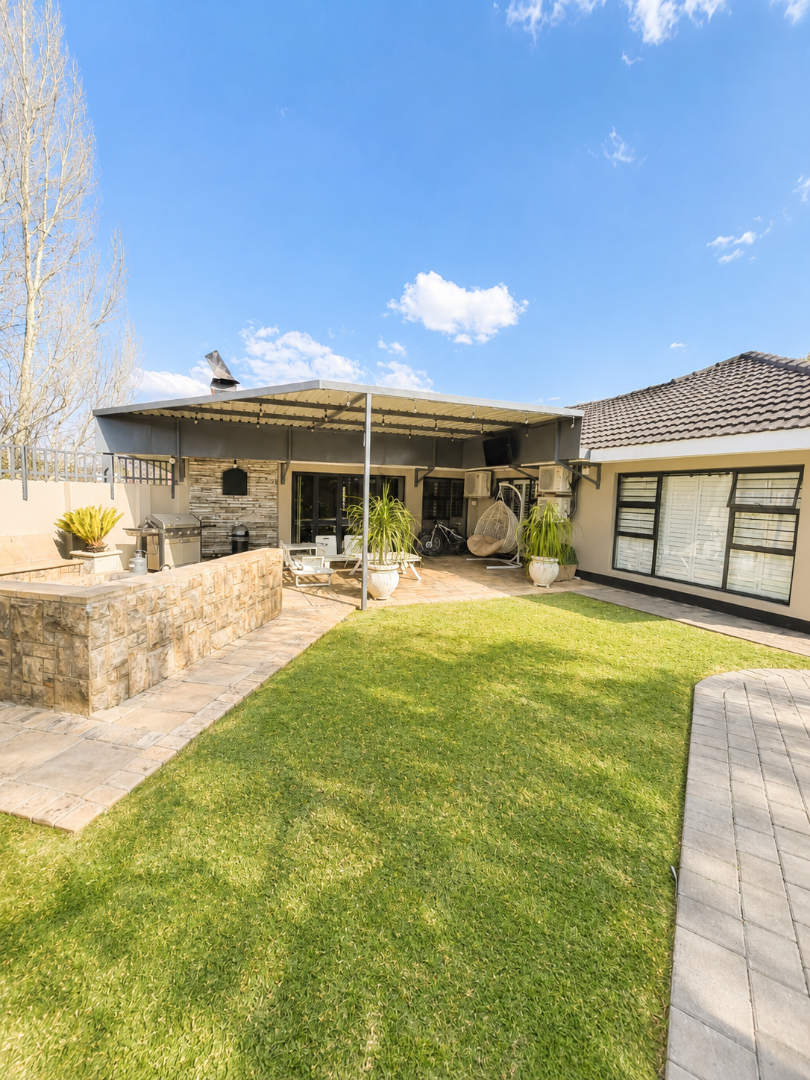 5 Bedroom Property for Sale in Flamwood North West
